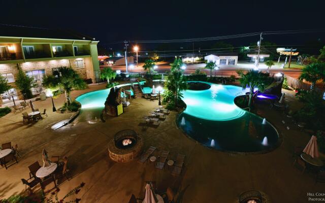 Holiday Inn Express & Suites Fredericksburg by IHG