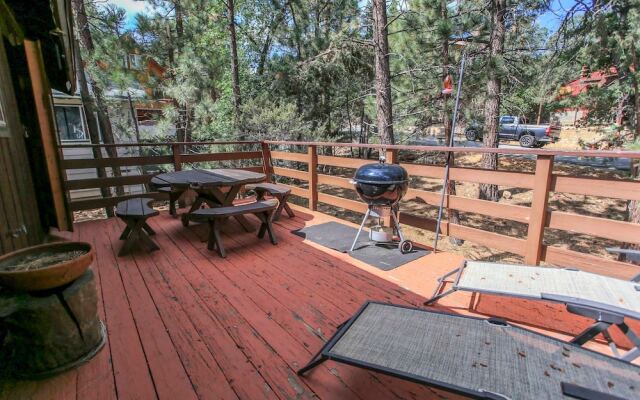 Grannys Love Shack by Big Bear Cool Cabins