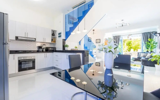 New Stylish 3BR Villa With Private Pool Terrace
