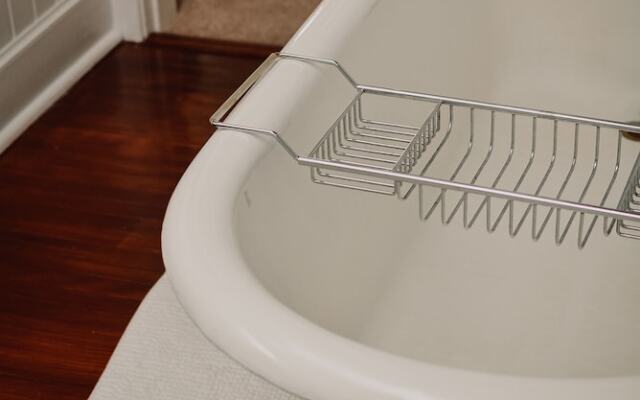 Hill Road Manor Bed & Breakfast