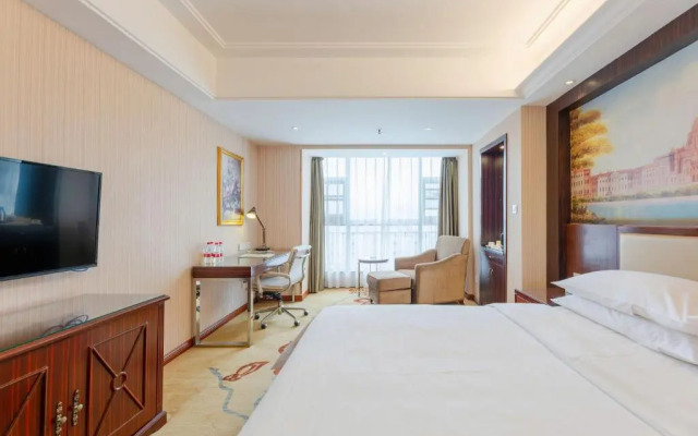 Vienna International Hotel (Zhumadian Huayuan Xuefu)