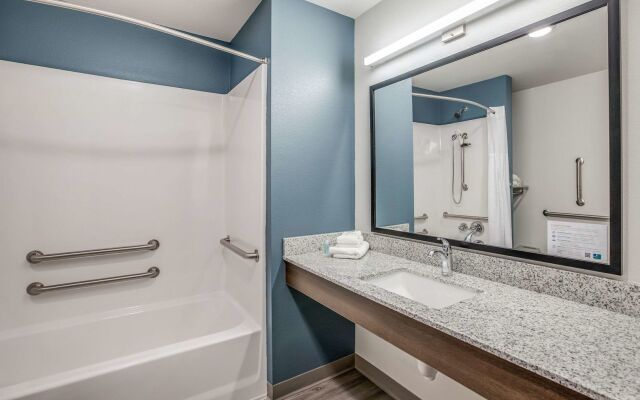 WoodSpring Suites Detroit Farmington Hills