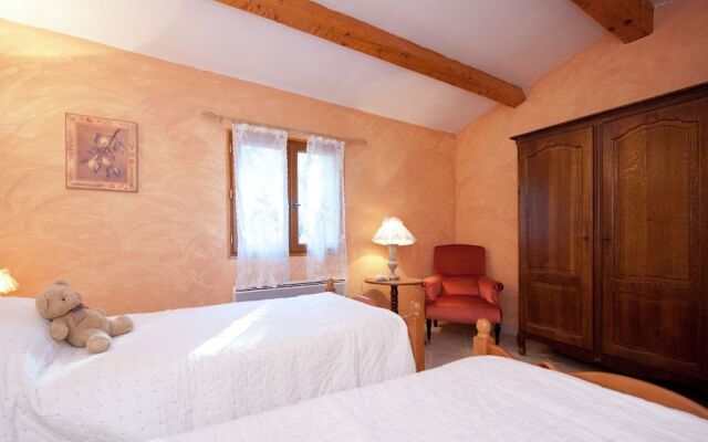 Beautiful Holiday Home in Barjols With Swimming Pool
