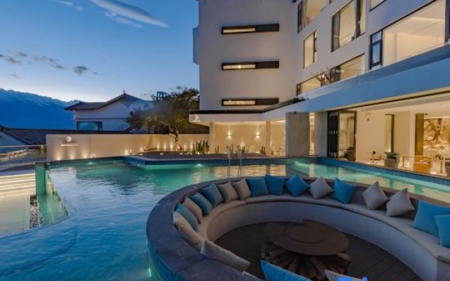 Wushuang Yayu Designer Boutique Stay · Erhai Lake – Pool – Dali