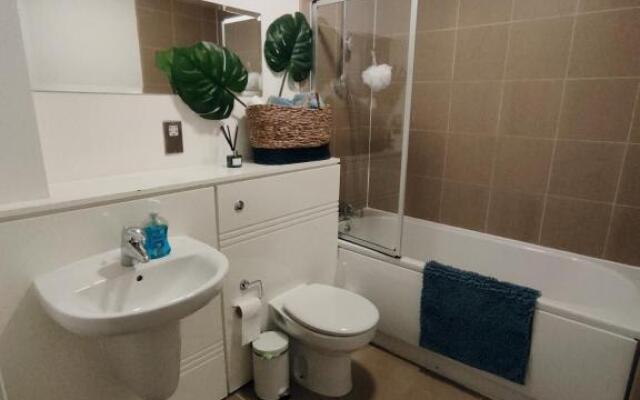 Blue Escape--Lovely 2beds 1bath with free parking