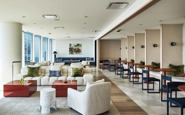 Top-tier Stay 49th Fl Lakefront City Views