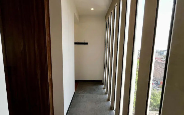 w Amazing 2BR With Elegant Balcony in Roma Nte