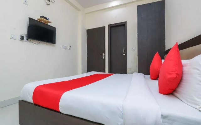 OYO 24901 Achi House