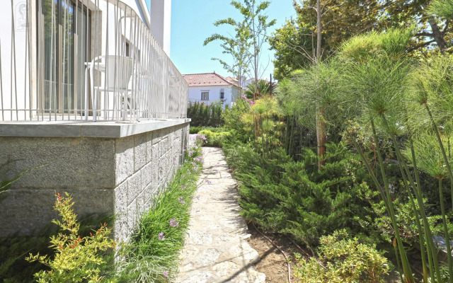 Santa Joana Residence with Garden and heated pool