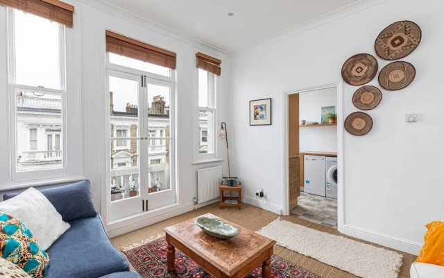 Lovely 1-bed Flat w/ Balcony in West Kensington