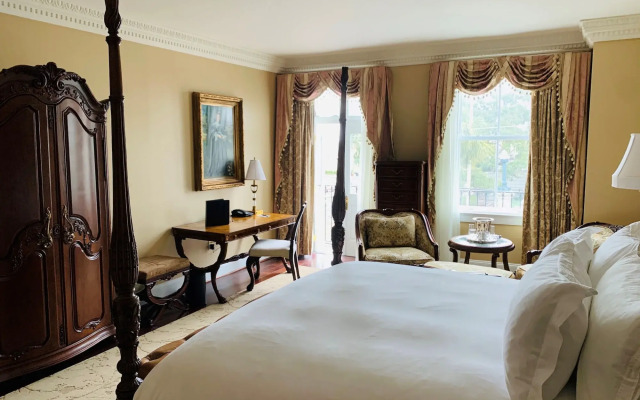 Market Pavilion Hotel