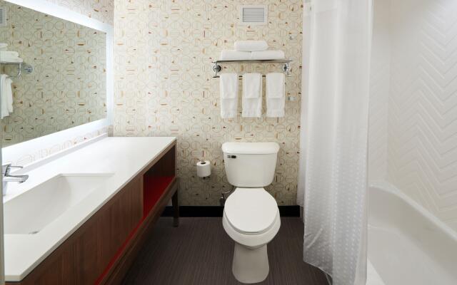 Holiday Inn & Suites Philadelphia W - Drexel Hill by IHG