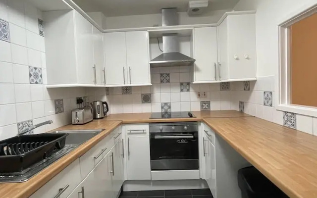 Cosy Cardiff Apartment Near City Centre