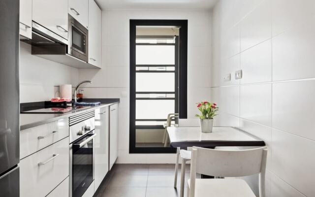 Modern 2 Bedroom Apartment Near Retiro Close to Metro