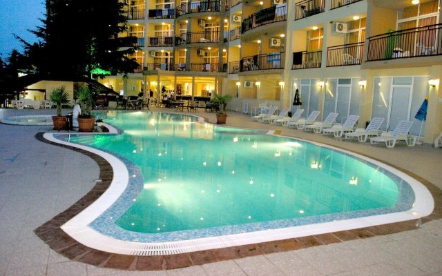 Luna Beach Hotel - Half Board & All Inclusive