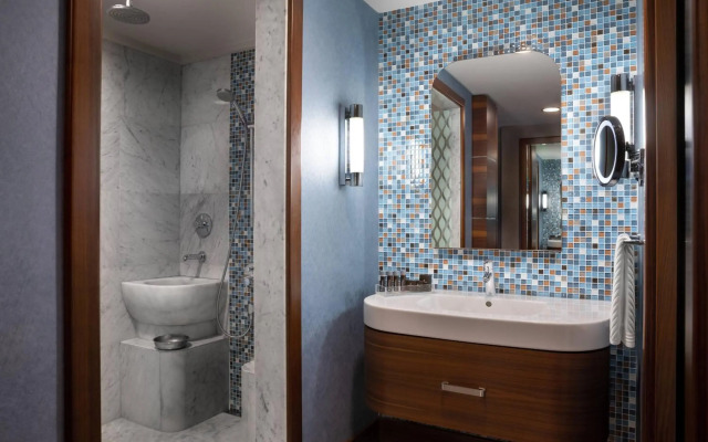 Renaissance Izmir Hotel