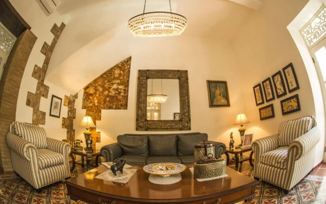 Colonial 154 H Boutique