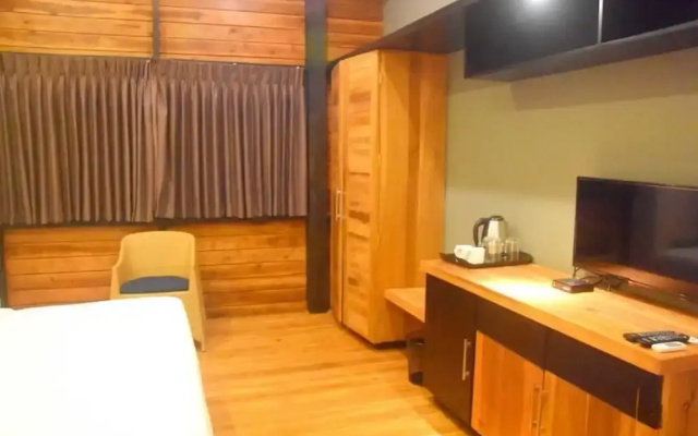 Manuka Hillwood Hotel