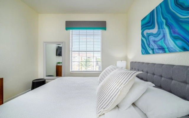 Penthouse Gem 3 Bedroom Condo by Redawning