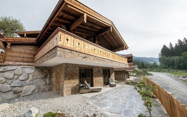 Luxury Chalet with 2 Bathrooms near Small Slope