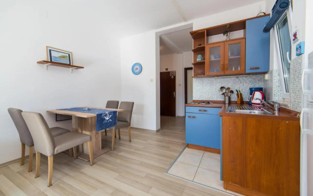 Apartments by the sea Brist, Makarska - 11078