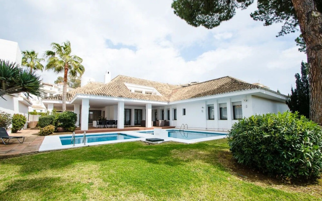 Villa Seafront IV