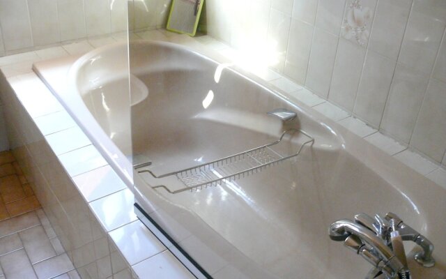 House With 6 Bedrooms in Saint-jean-de-luz, With Wonderful Mountain Vi