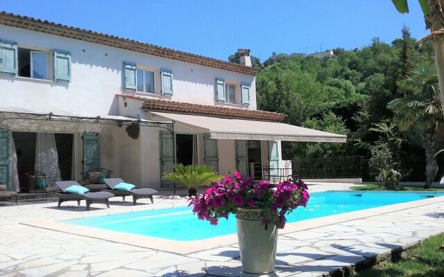 Peaceful Villa in Saint Paul de Vence With Swimming Pool