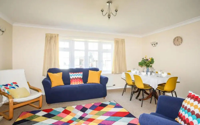 Homely, 4-bed House Close to Stunning Beach