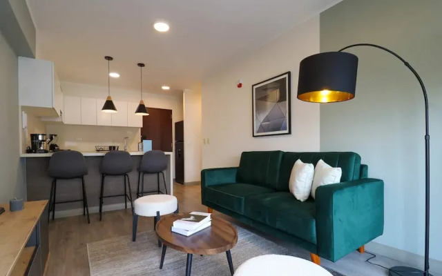 w Grandiose 1BR w Great Balcony in San Isidro