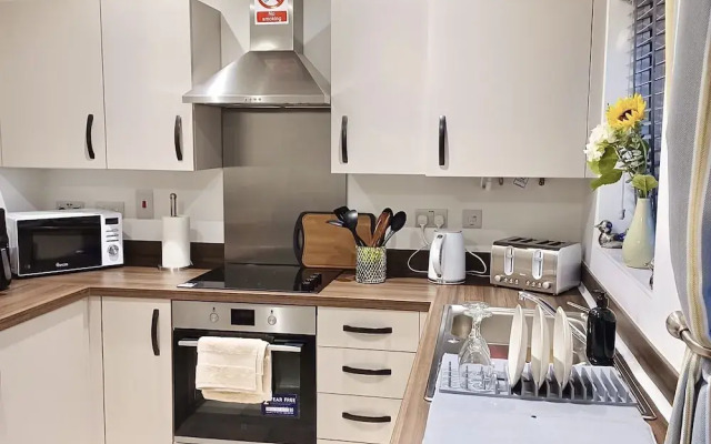 Cozy Coventry Retreat With 2 Bedrooms House