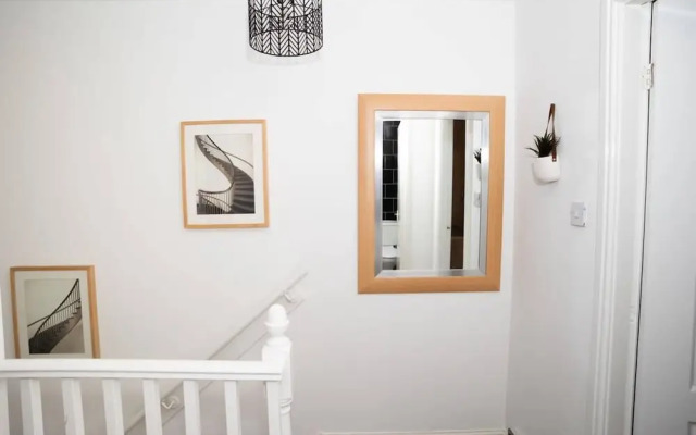 Lovely 2bedroom Home in Haydock With Free Parking