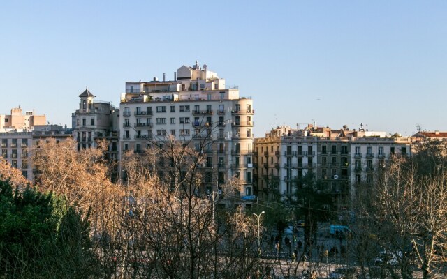 Plaza Universidad Apartments