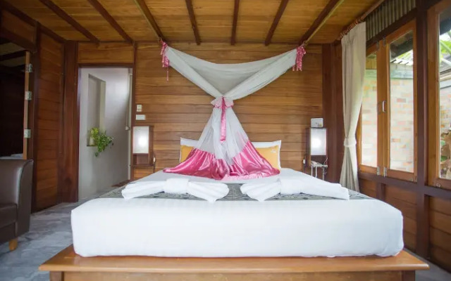 Rice Farm Villa Suratthani