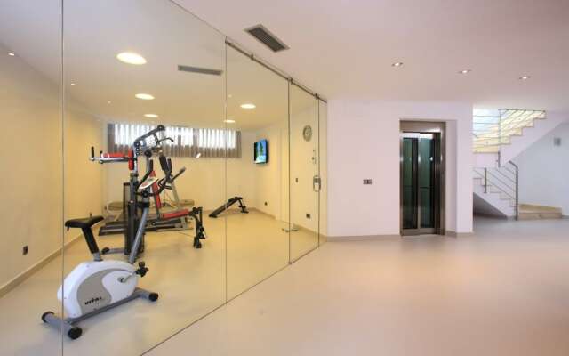 Villa - 5 Bedrooms with Pool, WiFi and Sea views - 105009