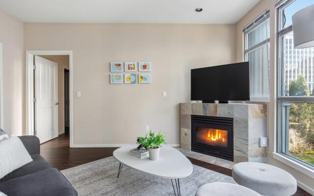 Bellevue Sophisticated 2BD 2BA Apartment