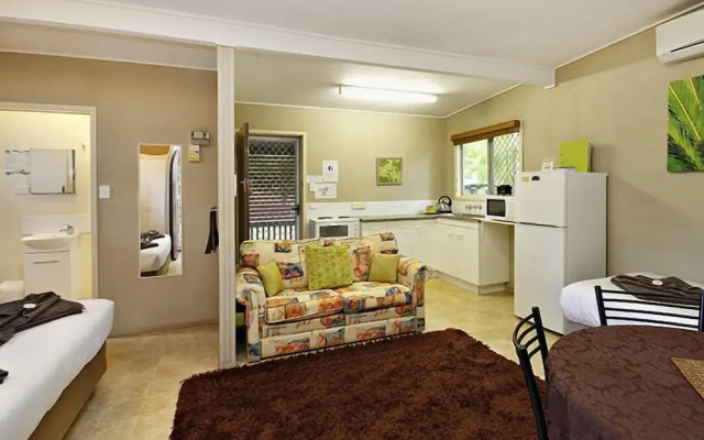Mapleton Cabins & Caravan Park