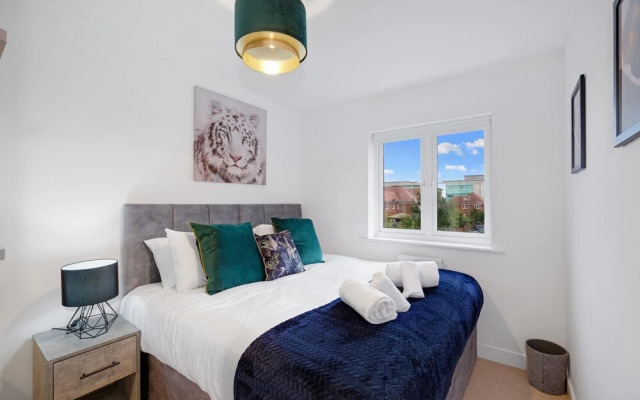 Luxury 5 bedroom Serviced Hse Leavesden