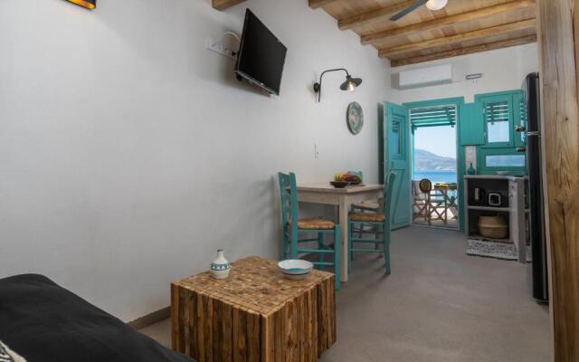 Turquoise Boathouse in Klima II