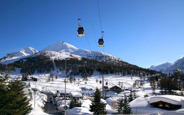 Abeti A2-02 few min From ski