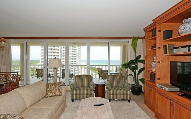 The Gem - 3 Br condo by RedAwning