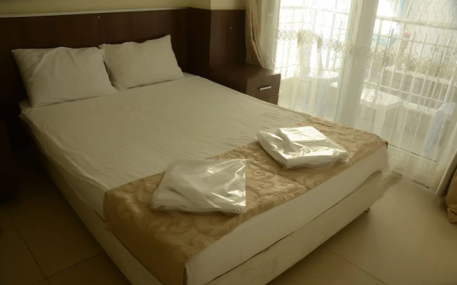 Honor A Pansiyon Side