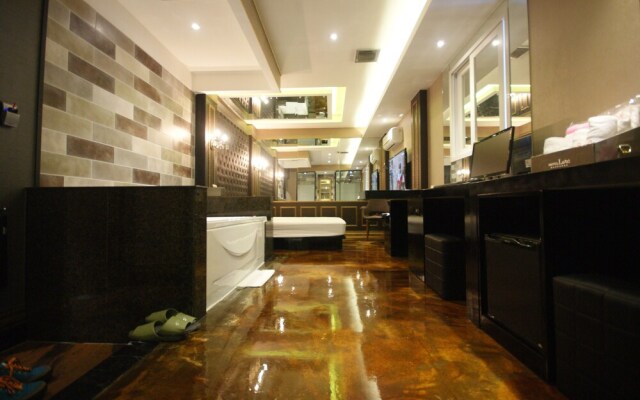 Lazzi Hotel