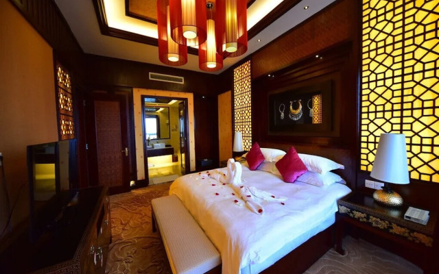Dali Art Golf Hotel