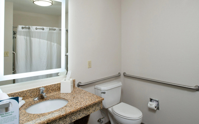 Holiday Inn Express Farmington - Bloomfield by IHG