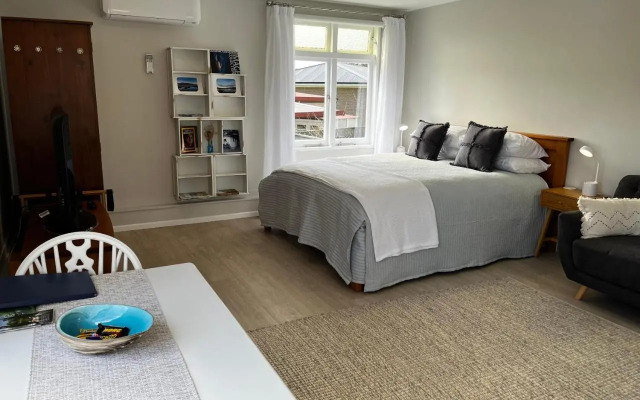 Raglan Retreat on Gilmour