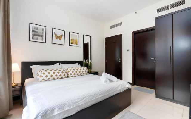 Whitesage - Gorgeous Apartment in JLT Near the Metro Station