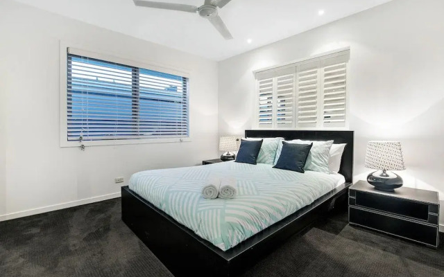 Sunrise Executive 5 Bedroom Home