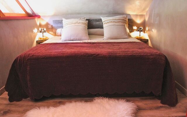 Cosy, 2-bedroom Chalet With Mountain Views Minutes From the Slopes!