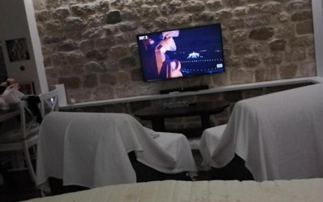 V&M Luxury Studio